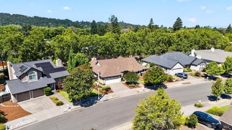 4795 Hillsboro Circle Santa Rosa CA 95405