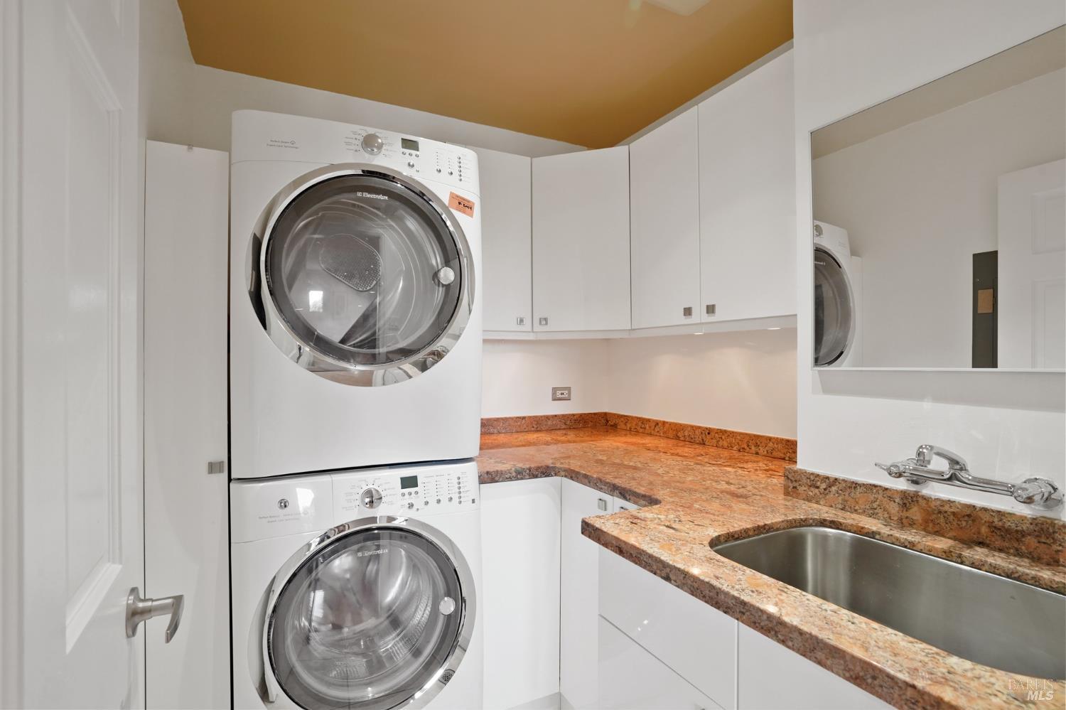 10 Shari Court Novato CA 94947