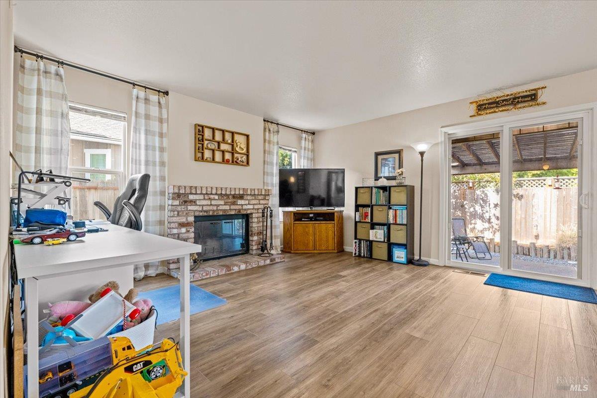 1975 Seville Street Santa Rosa CA 95403