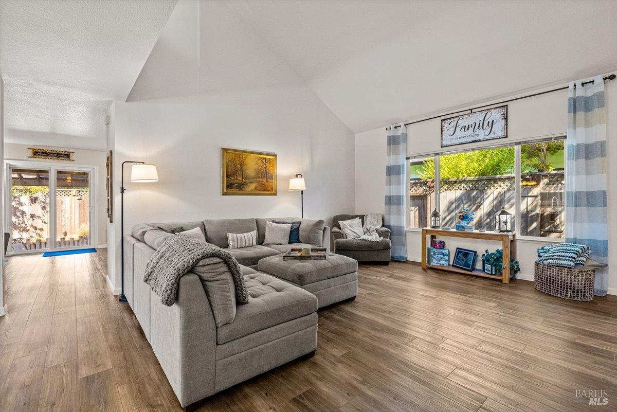 1975 Seville Street Santa Rosa CA 95403
