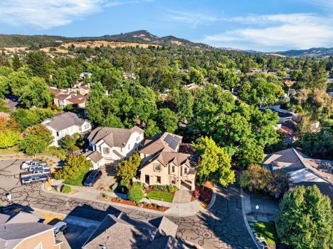 4622 Summerhays Place Santa Rosa CA 95405