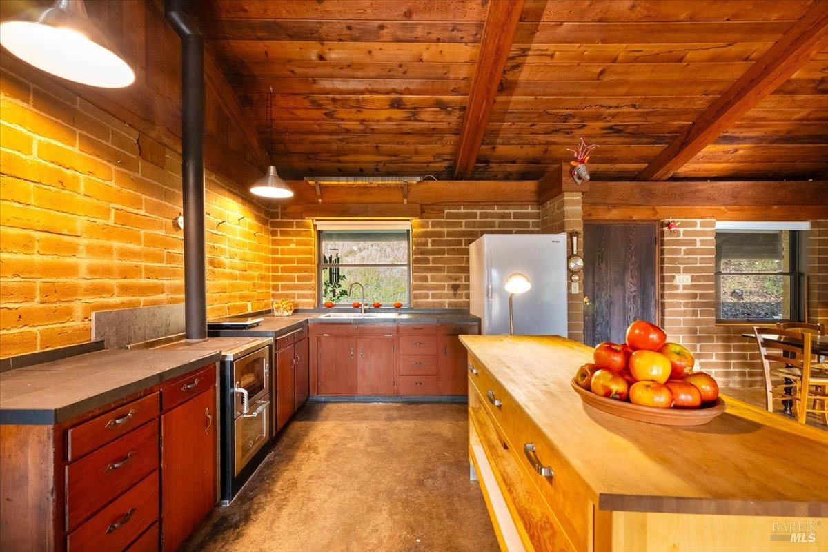27650 River Road Cloverdale CA 95425