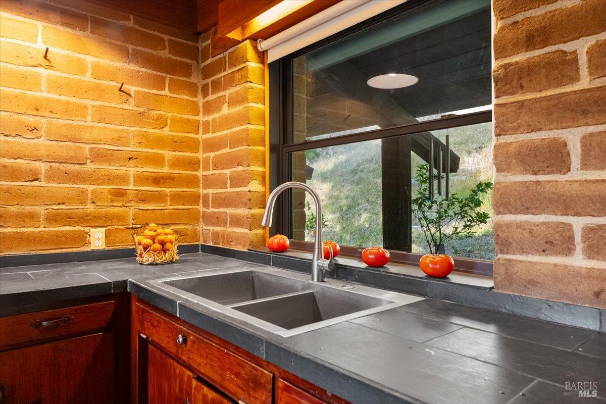 27650 River Road Cloverdale CA 95425