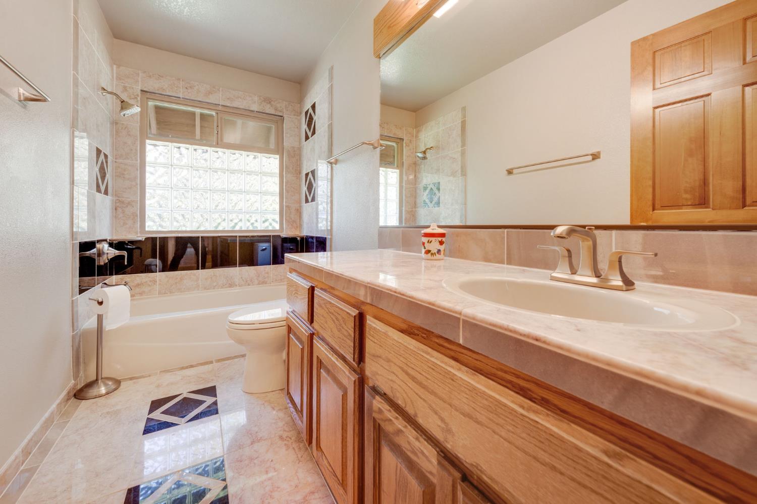 5475 Laird Road Loomis CA 95650