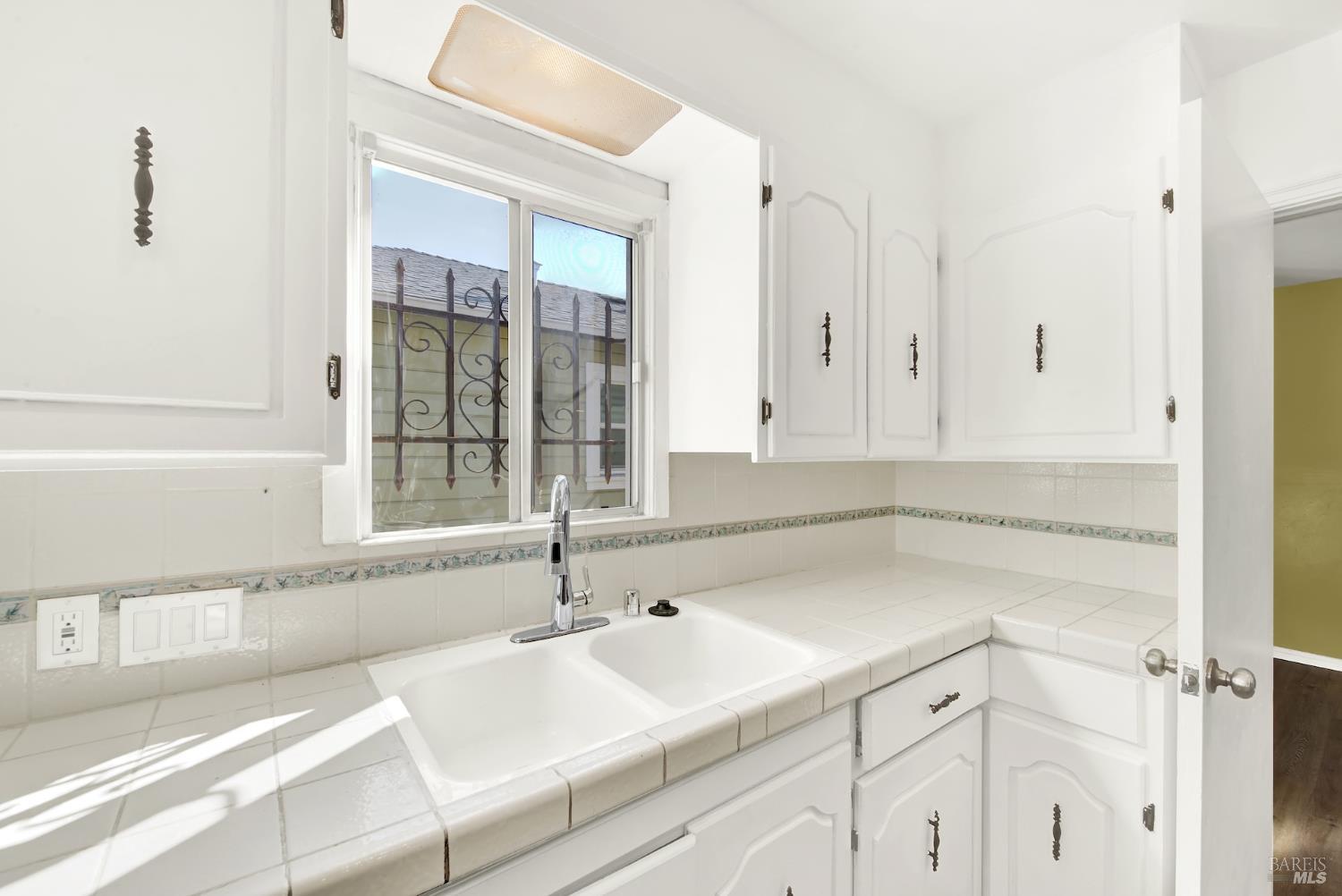 7608 Arthur Street Oakland CA 94605