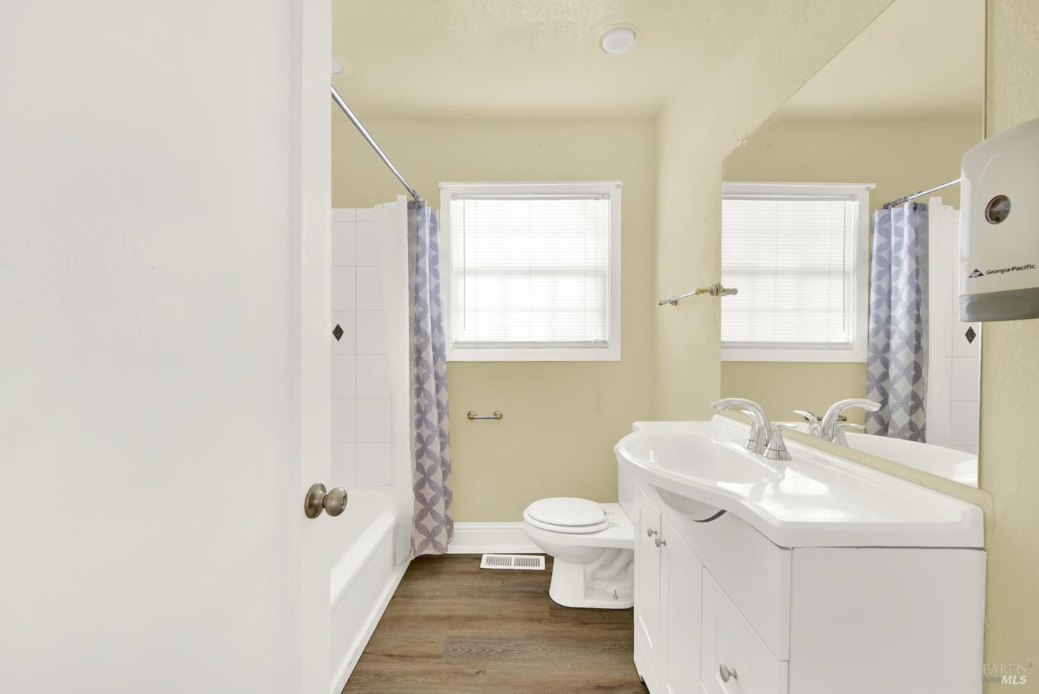 7608 Arthur Street Oakland CA 94605
