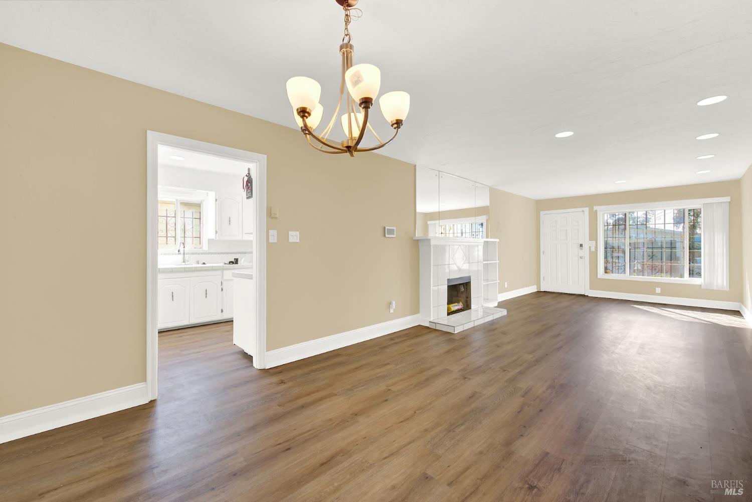 7608 Arthur Street Oakland CA 94605