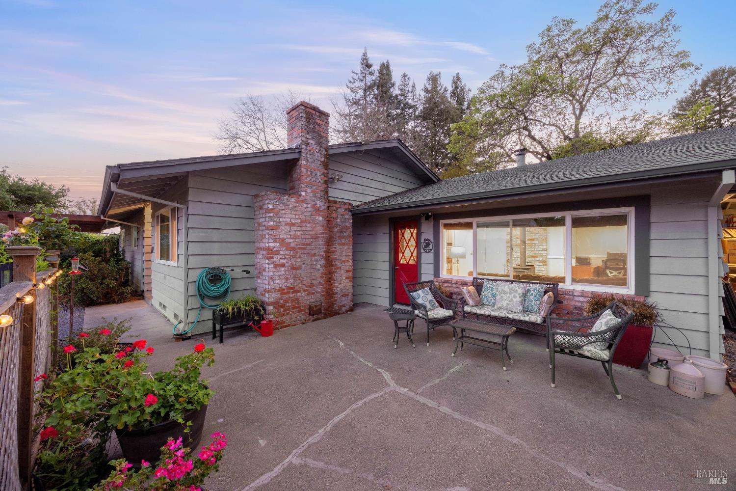 2142 Laguna Road Santa Rosa CA 95401