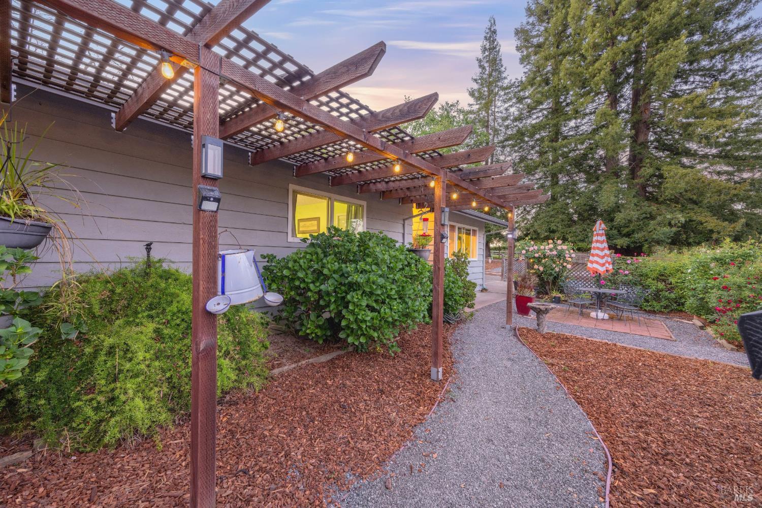 2142 Laguna Road Santa Rosa CA 95401