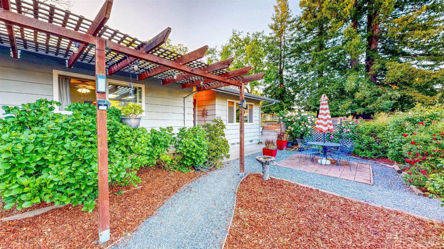 2142 Laguna Road Santa Rosa CA 95401