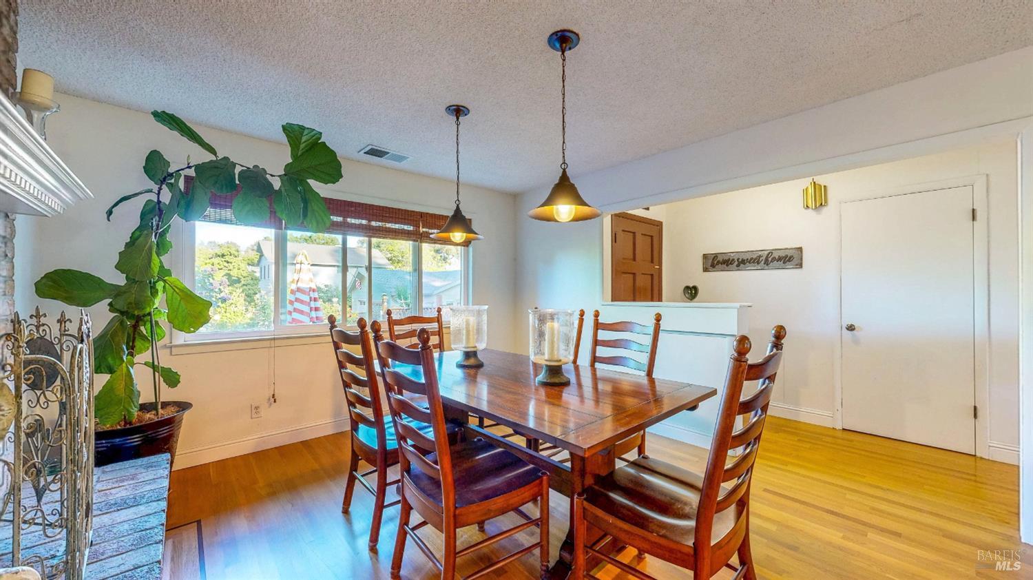 2142 Laguna Road Santa Rosa CA 95401