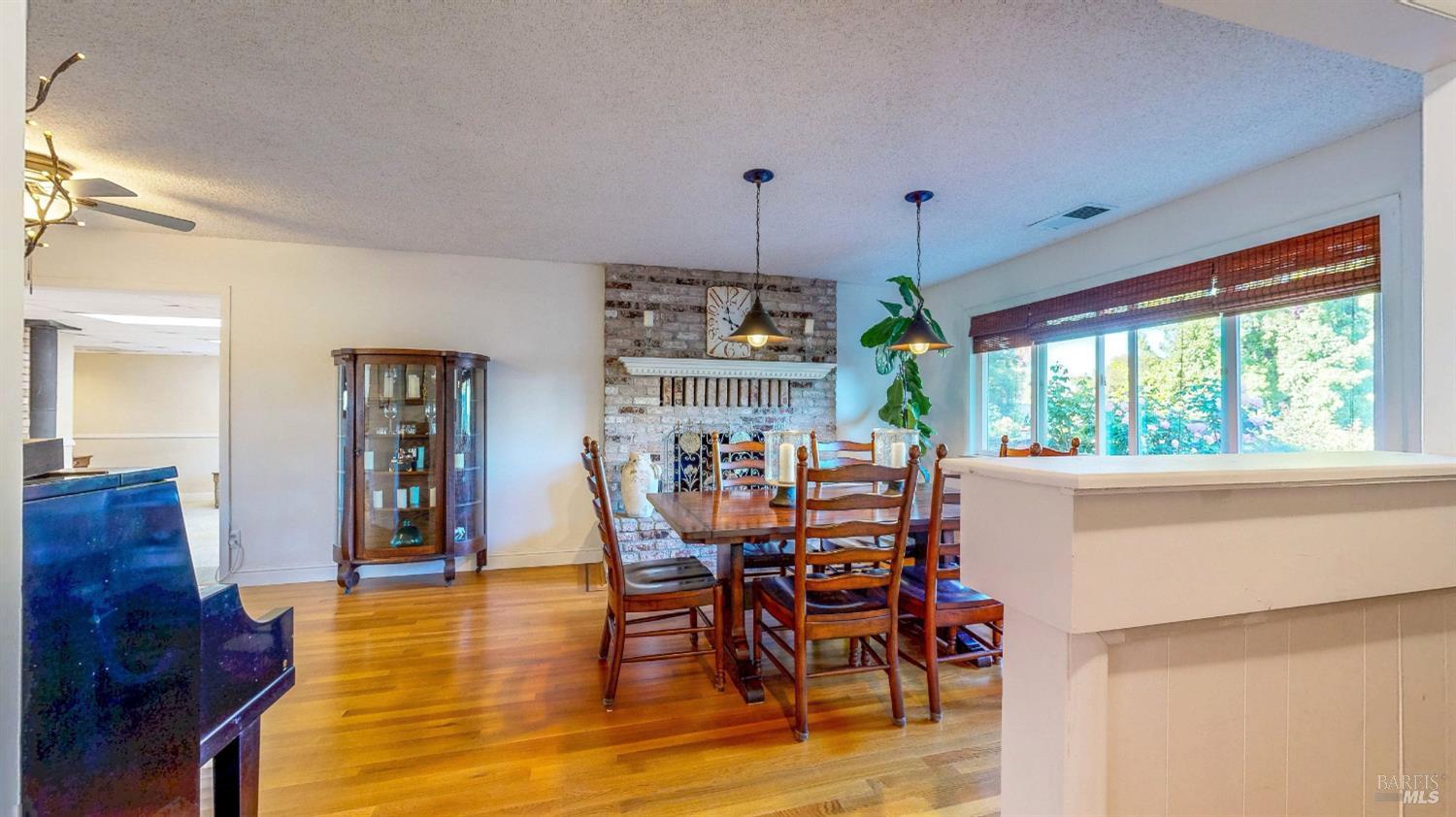 2142 Laguna Road Santa Rosa CA 95401