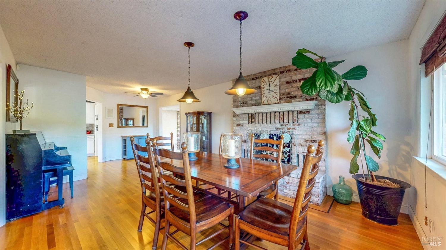 2142 Laguna Road Santa Rosa CA 95401