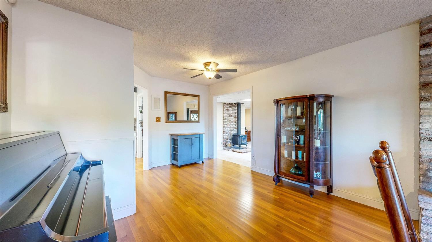 2142 Laguna Road Santa Rosa CA 95401