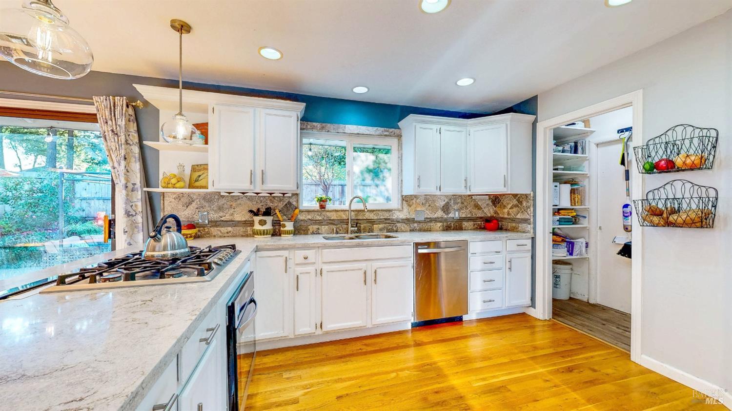 2142 Laguna Road Santa Rosa CA 95401