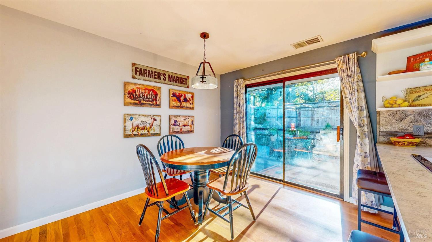 2142 Laguna Road Santa Rosa CA 95401