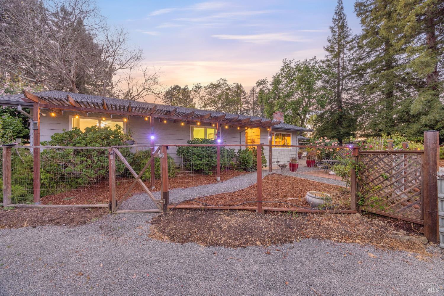 2142 Laguna Road Santa Rosa CA 95401