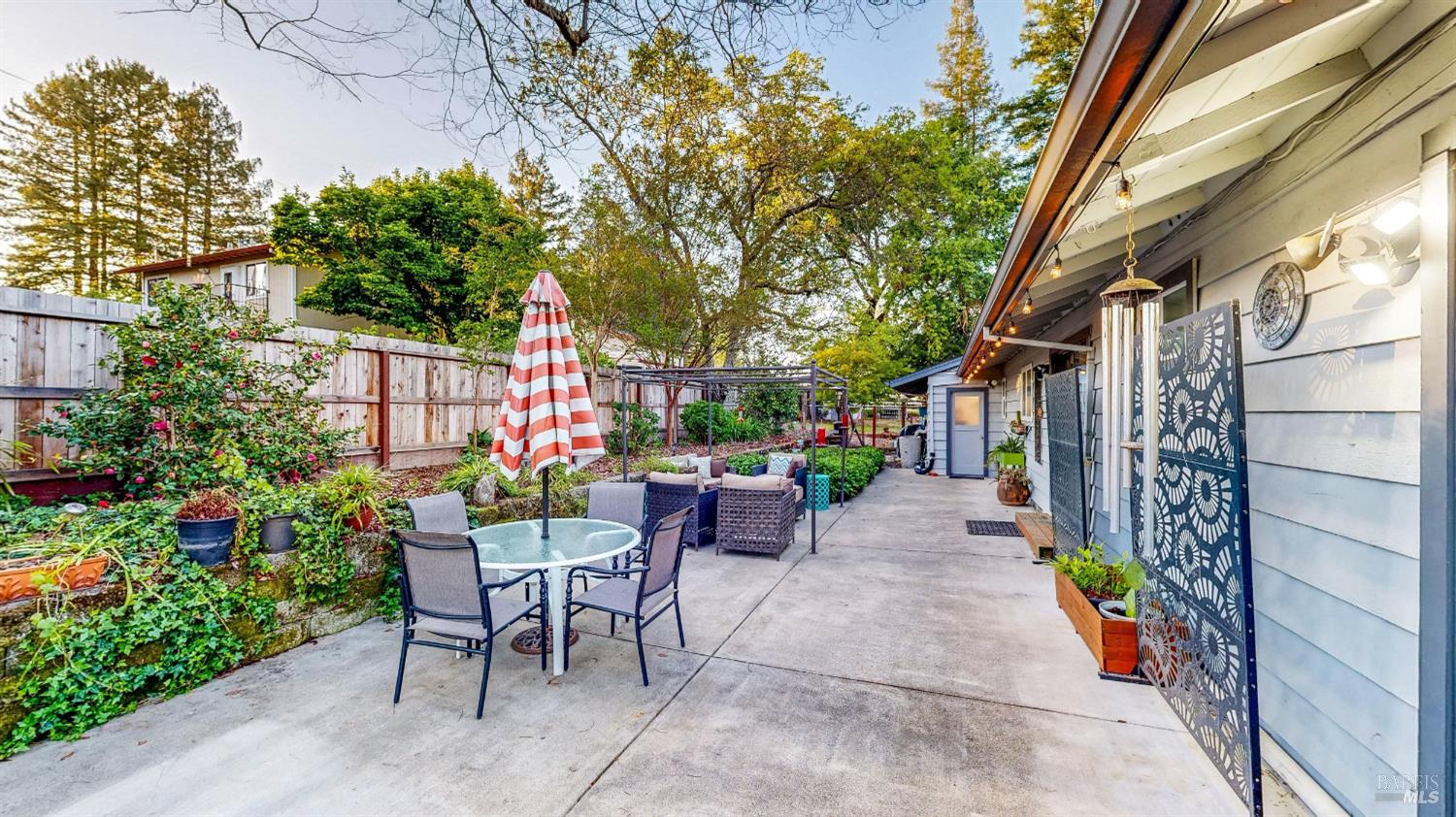 2142 Laguna Road Santa Rosa CA 95401