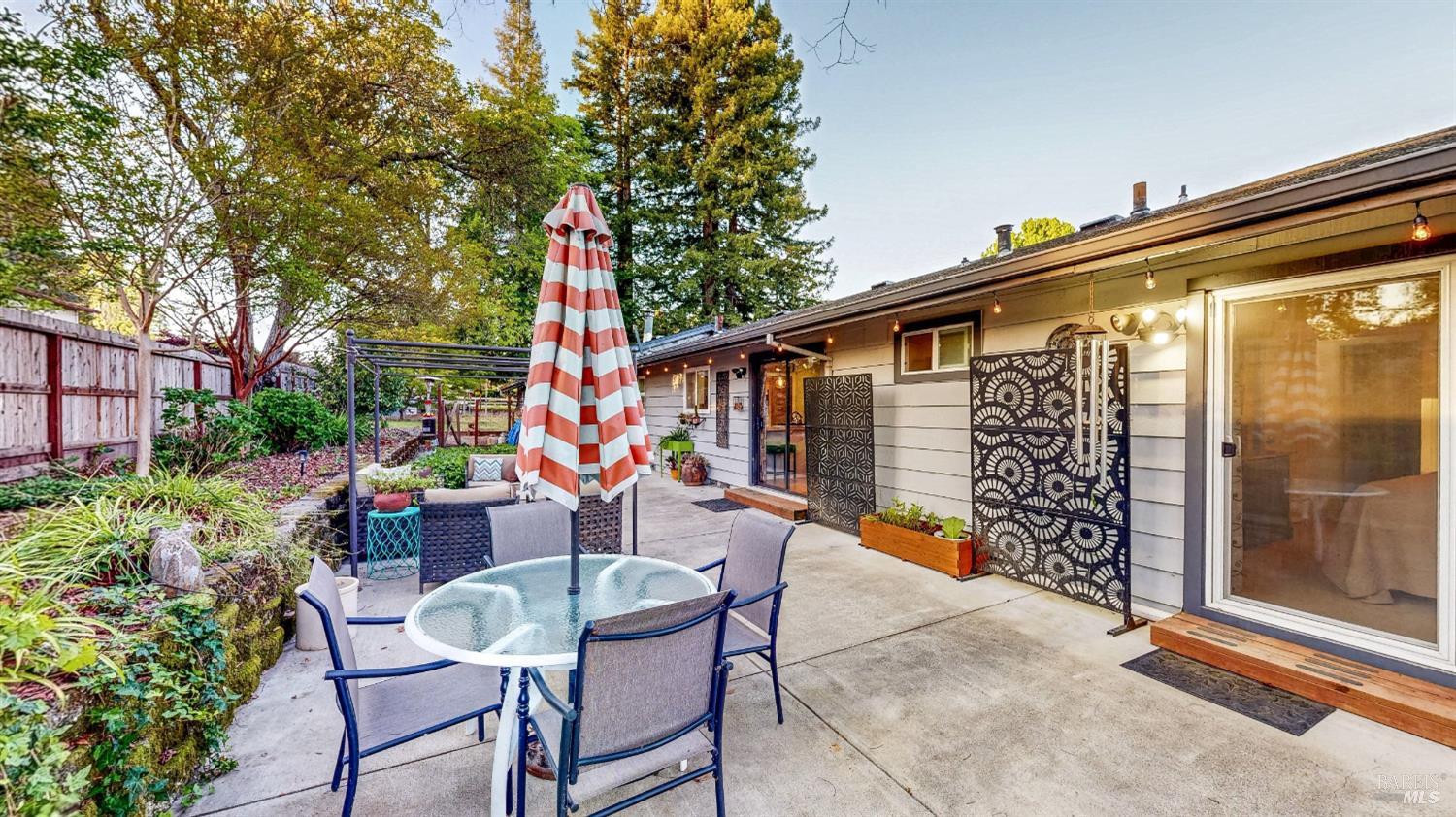 2142 Laguna Road Santa Rosa CA 95401