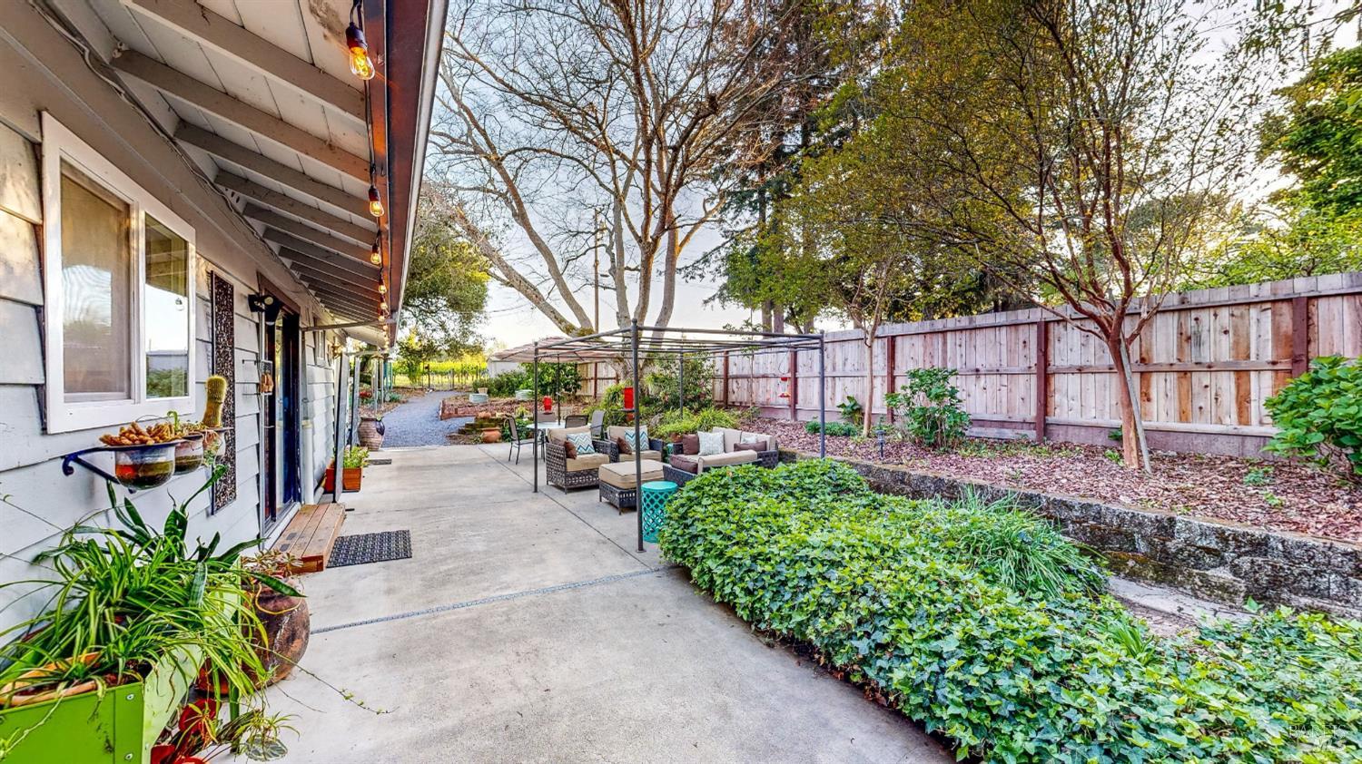 2142 Laguna Road Santa Rosa CA 95401