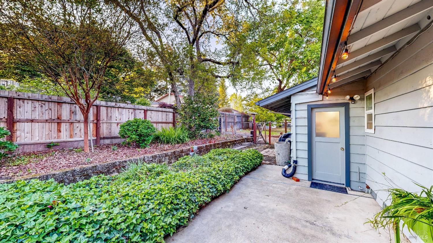 2142 Laguna Road Santa Rosa CA 95401