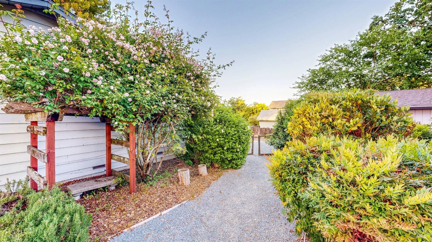 2142 Laguna Road Santa Rosa CA 95401