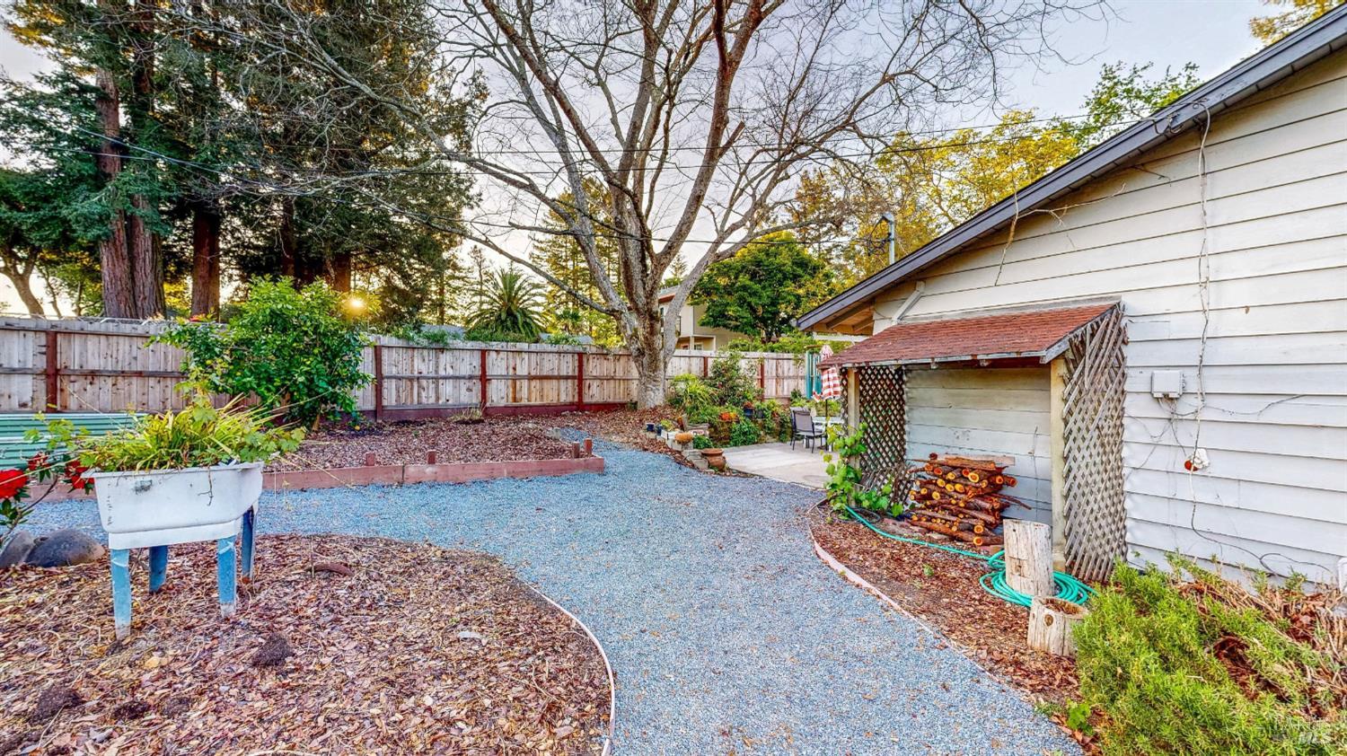 2142 Laguna Road Santa Rosa CA 95401
