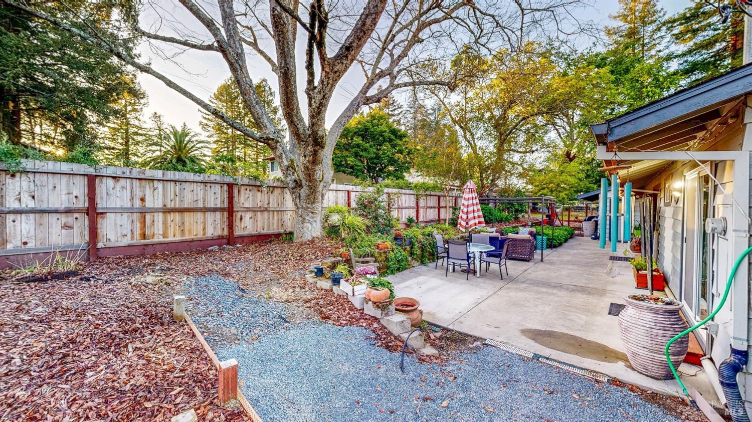 2142 Laguna Road Santa Rosa CA 95401