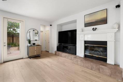 374 Decanter Circle Windsor CA 95492