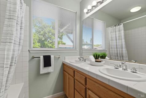 7811 Foppiano Way Windsor CA 95492
