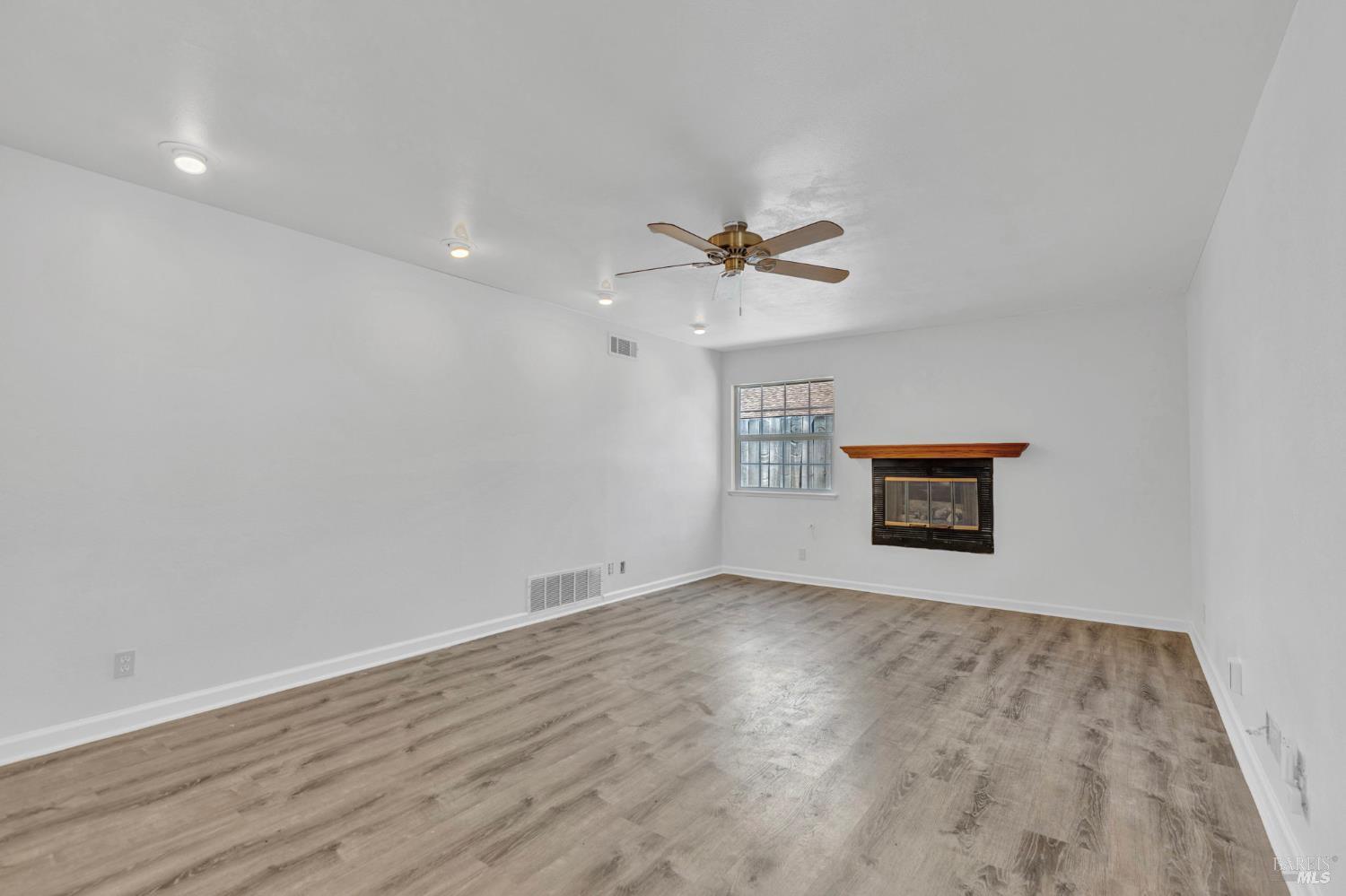 371 Woodstock Circle Vacaville CA 95687