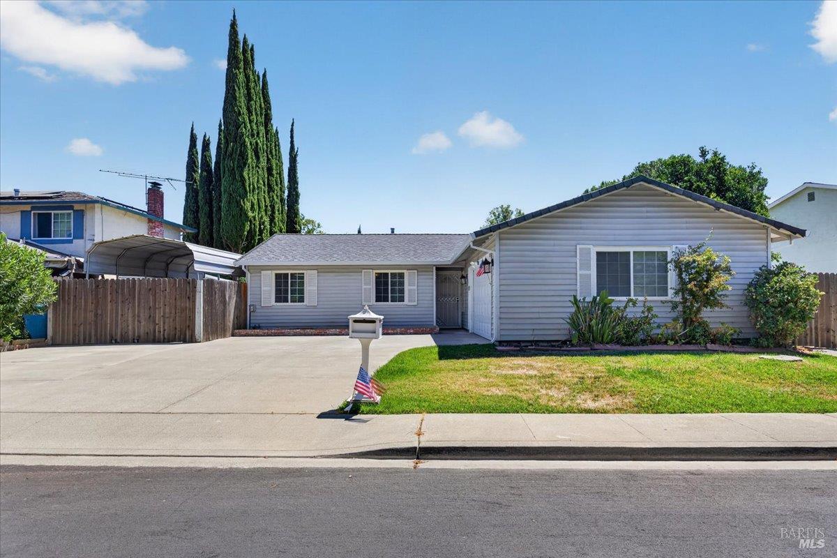 820 N Almond Street Dixon CA 95620