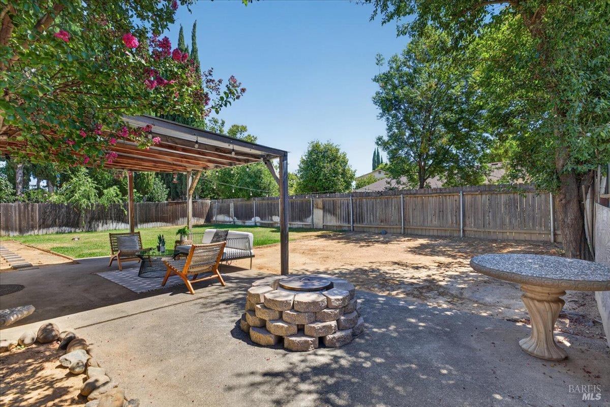 820 N Almond Street Dixon CA 95620