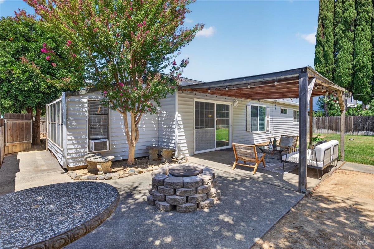 820 N Almond Street Dixon CA 95620