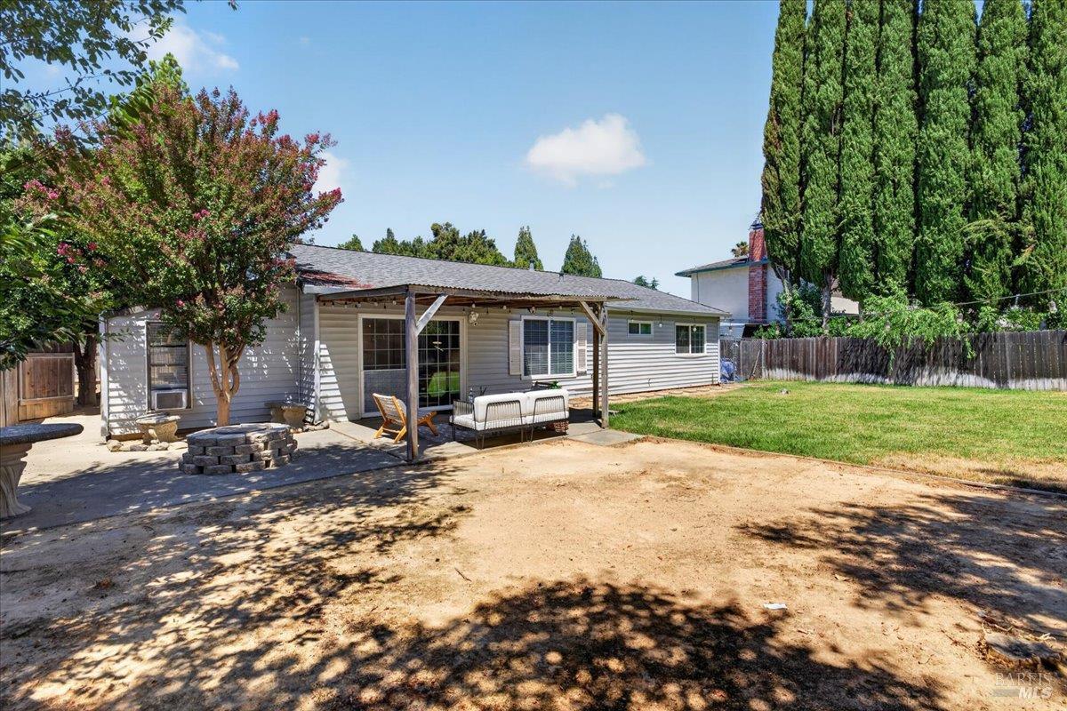 820 N Almond Street Dixon CA 95620