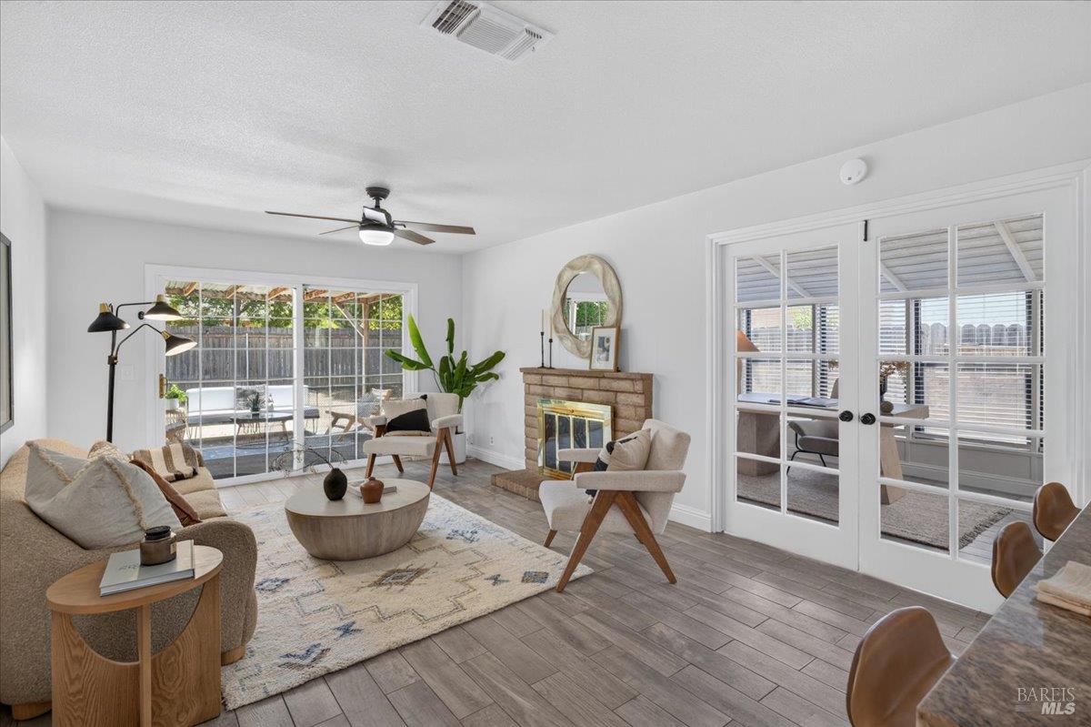 820 N Almond Street Dixon CA 95620