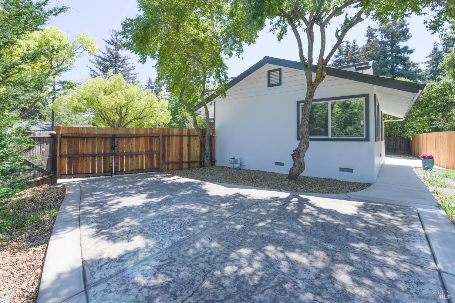 2083 Lernhart Street Napa CA 94559