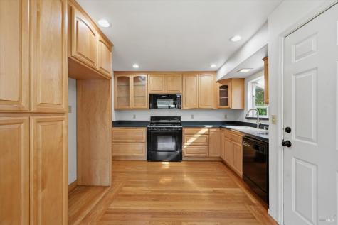 1923 Will Scarlet Lane Santa Rosa CA 95405