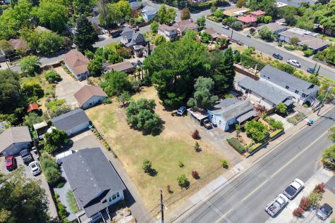 733 University Street Healdsburg CA 95448