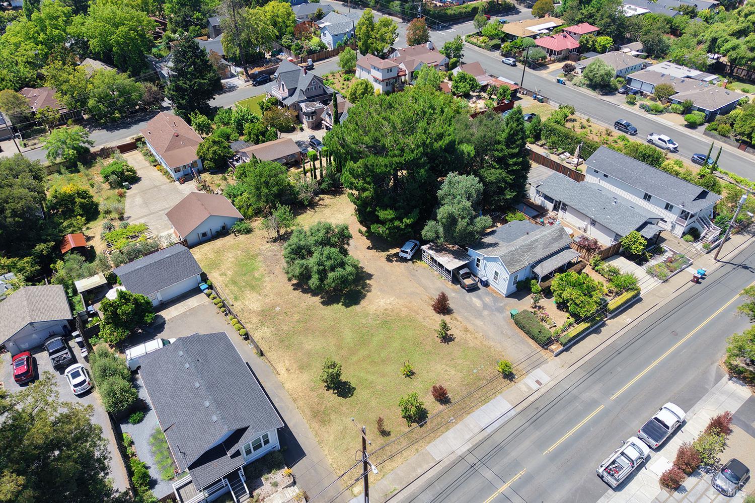733 University Street Healdsburg CA 95448