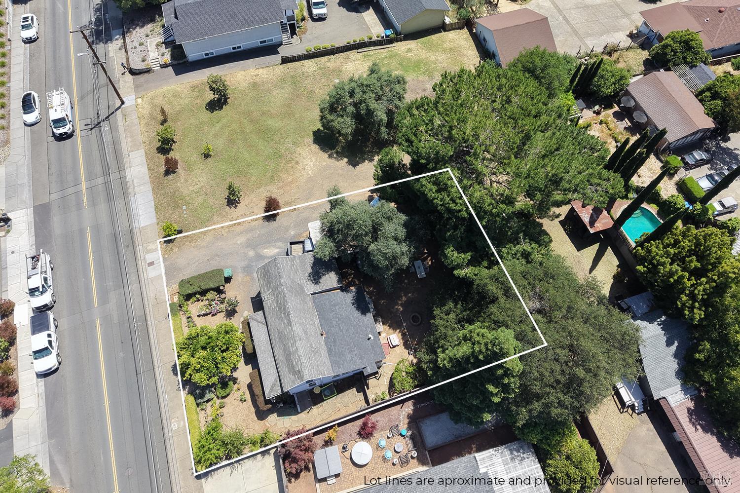733 University Street Healdsburg CA 95448