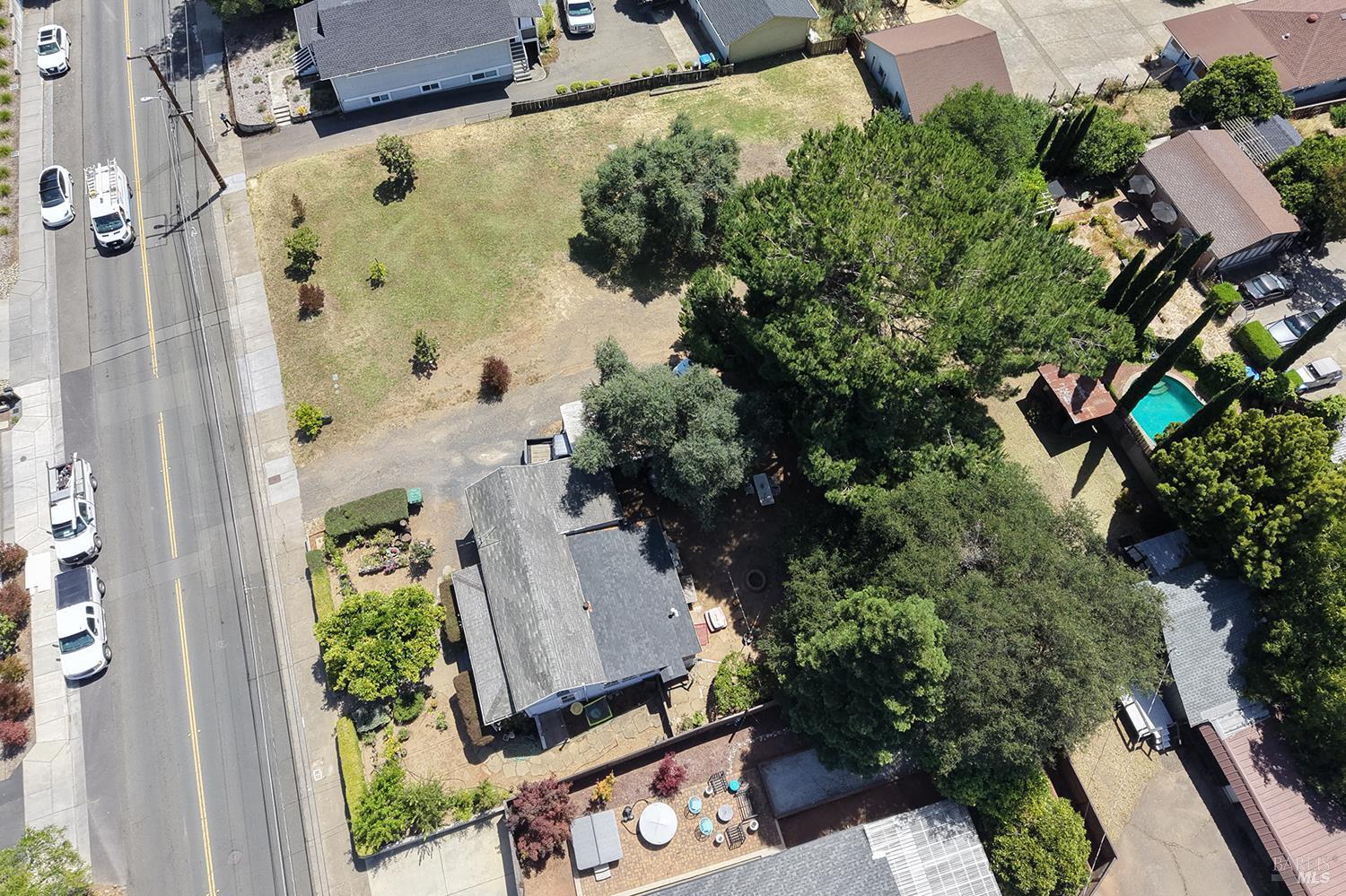 733 University Street Healdsburg CA 95448