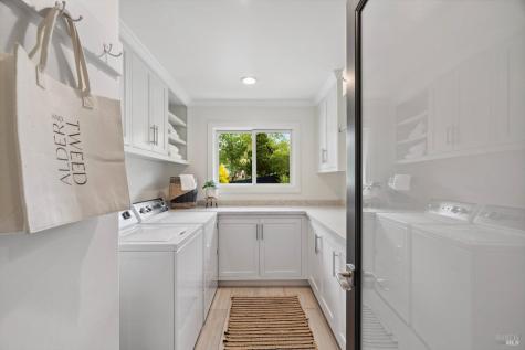1524 Chablis Road Healdsburg CA 95448