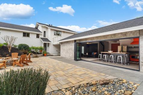 1524 Chablis Road Healdsburg CA 95448