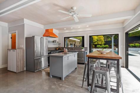 1524 Chablis Road Healdsburg CA 95448