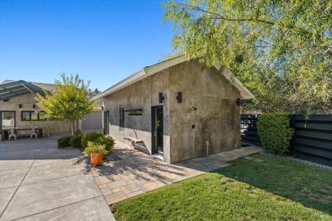 1524 Chablis Road Healdsburg CA 95448