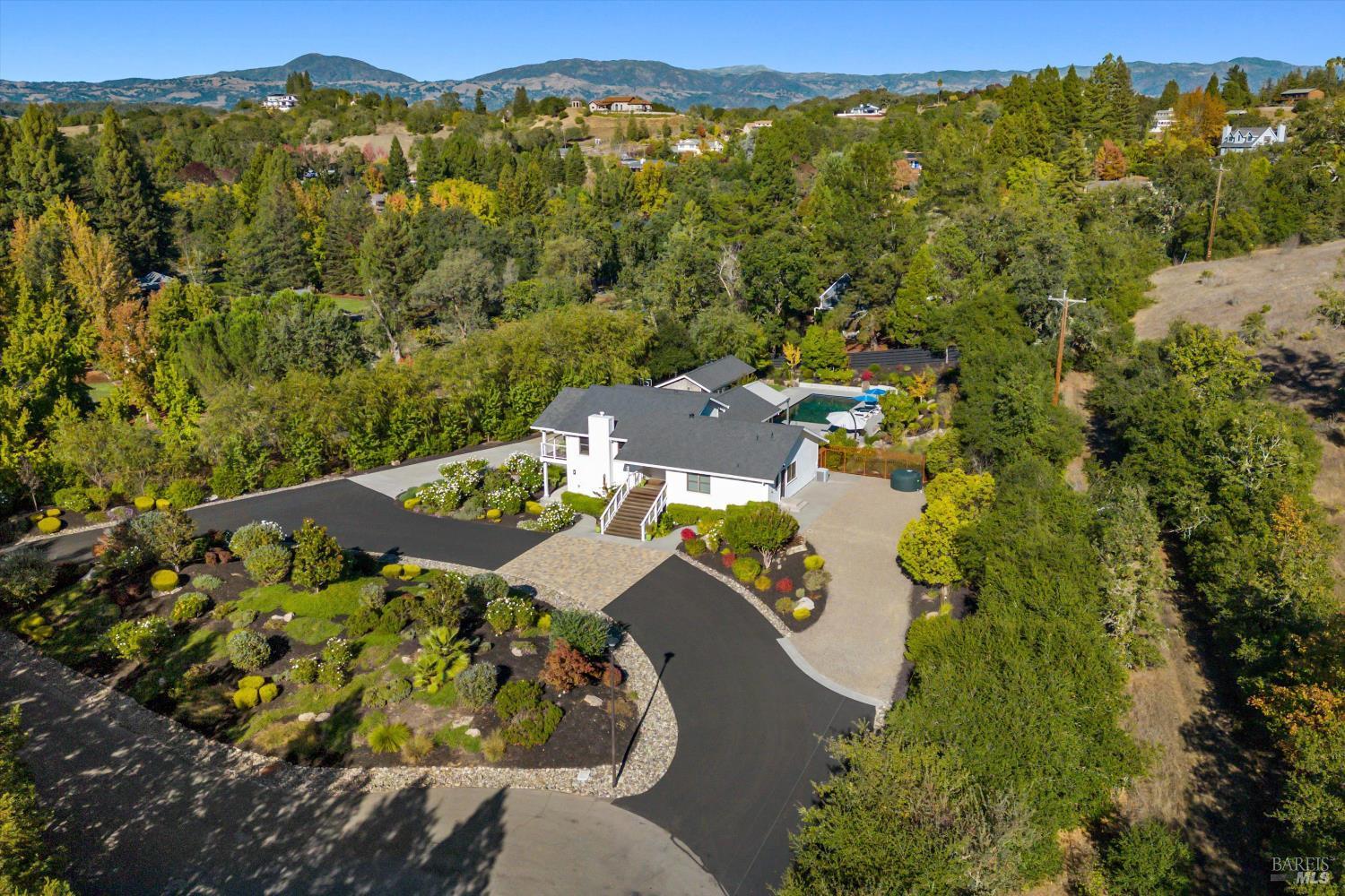 1524 Chablis Road Healdsburg CA 95448