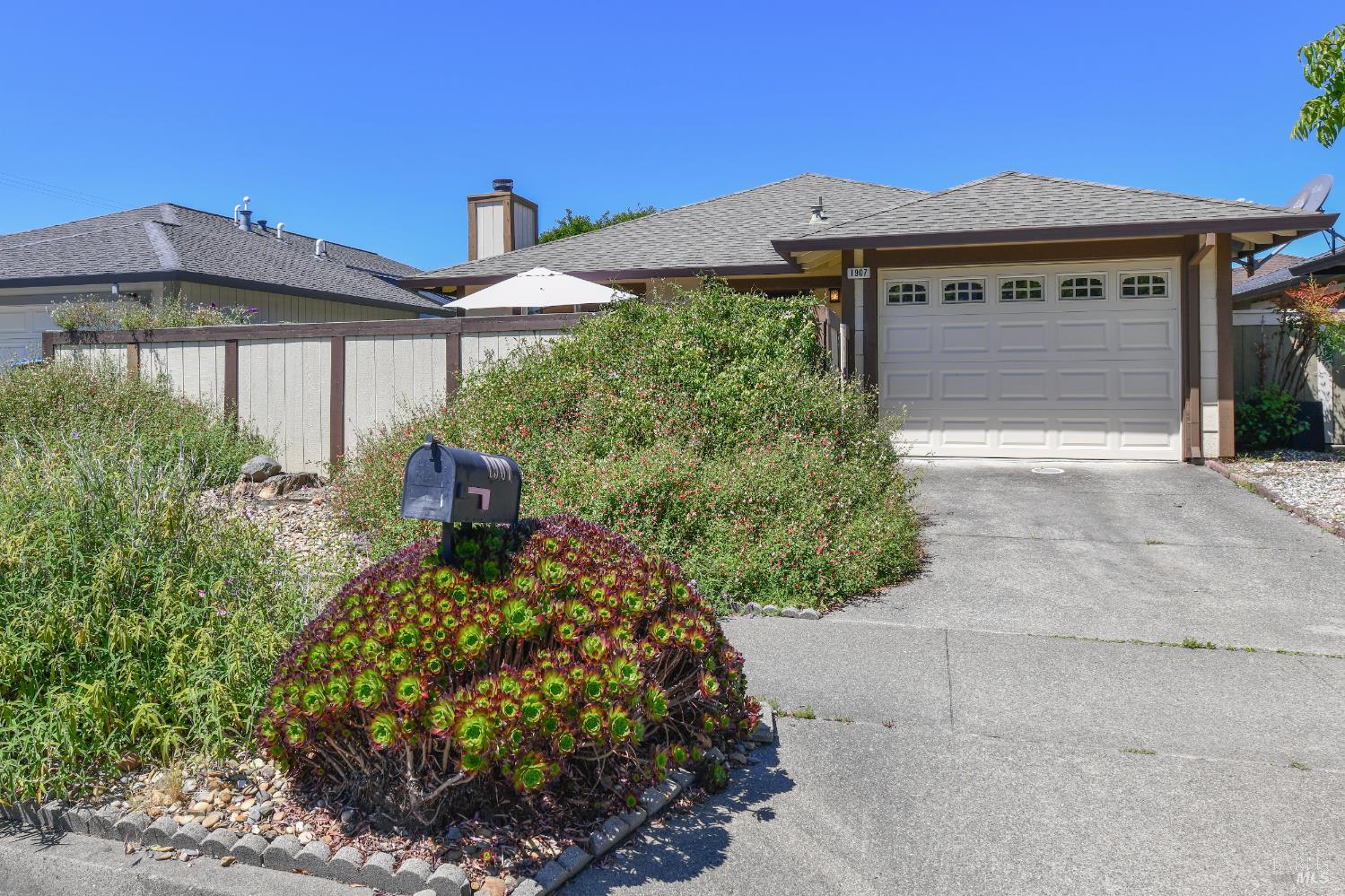 1907 Genoa Place Santa Rosa CA 95403