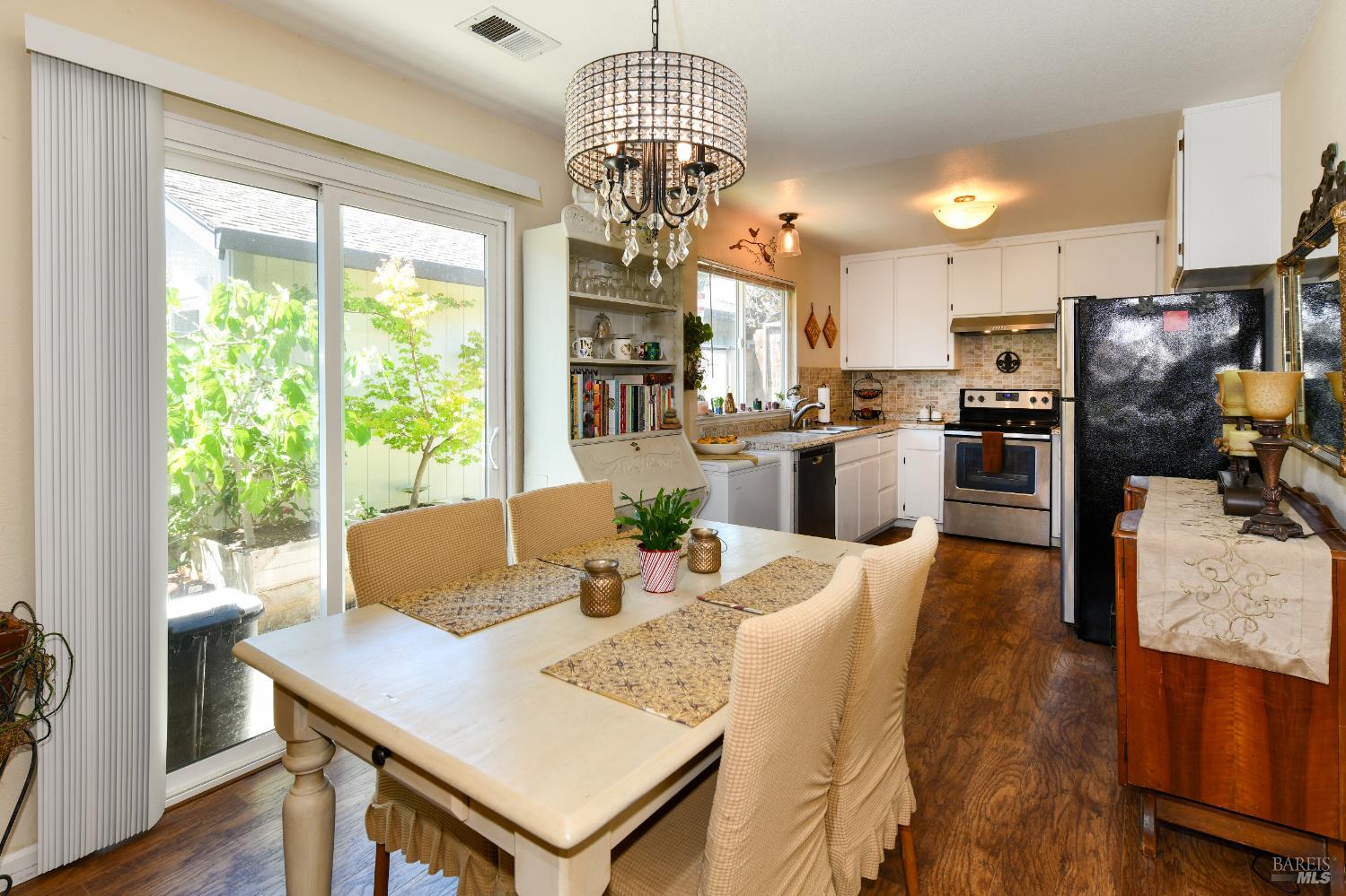 1907 Genoa Place Santa Rosa CA 95403
