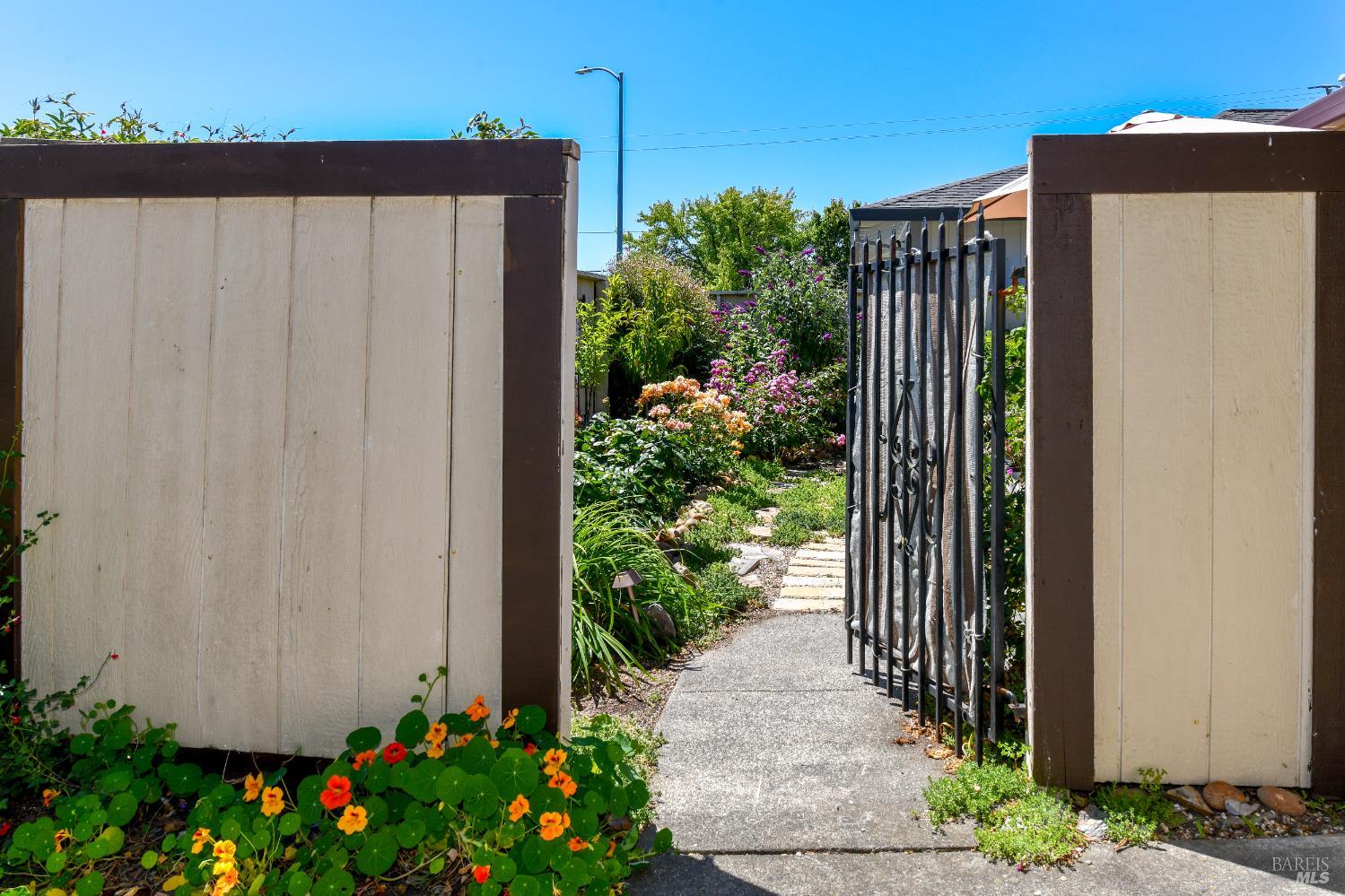 1907 Genoa Place Santa Rosa CA 95403